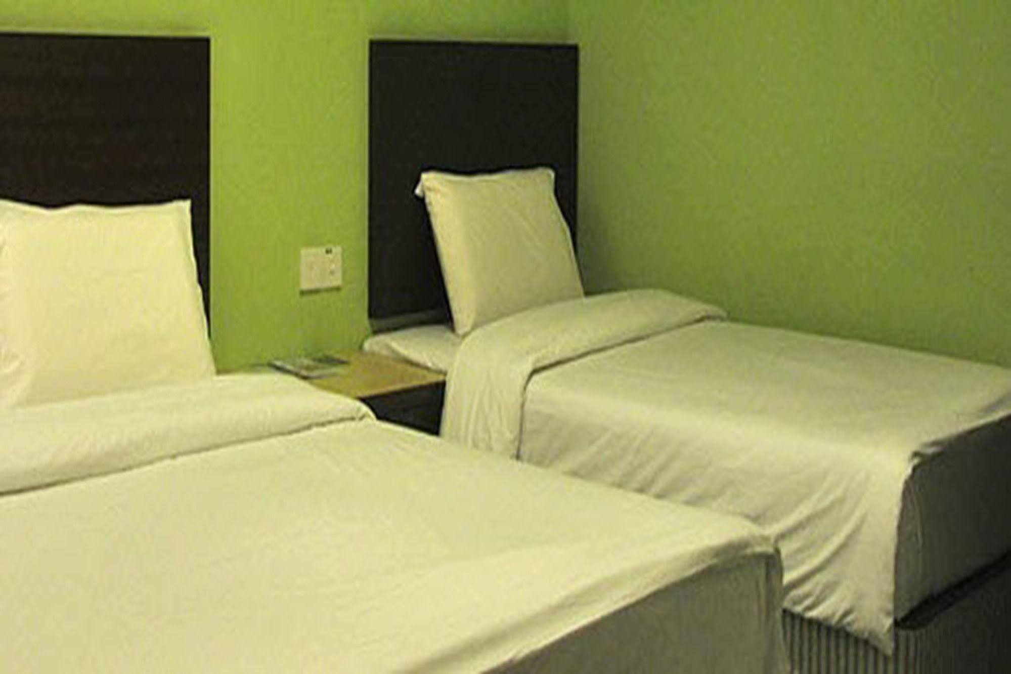 Golden Bay Hotel Malacca Exteriör bild